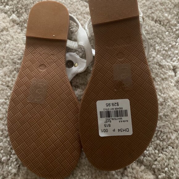 Le Chateau White  Flat Sandals (Brand New) - Picture 6 of 7